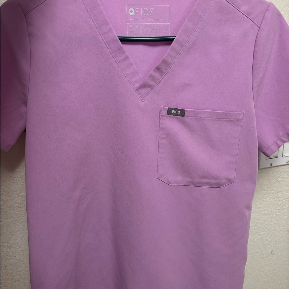 Figs lavender Caterina scrub top